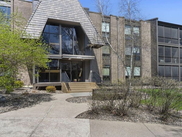 6085 Lincoln Drive, Unit 317, Edina, MN 55436