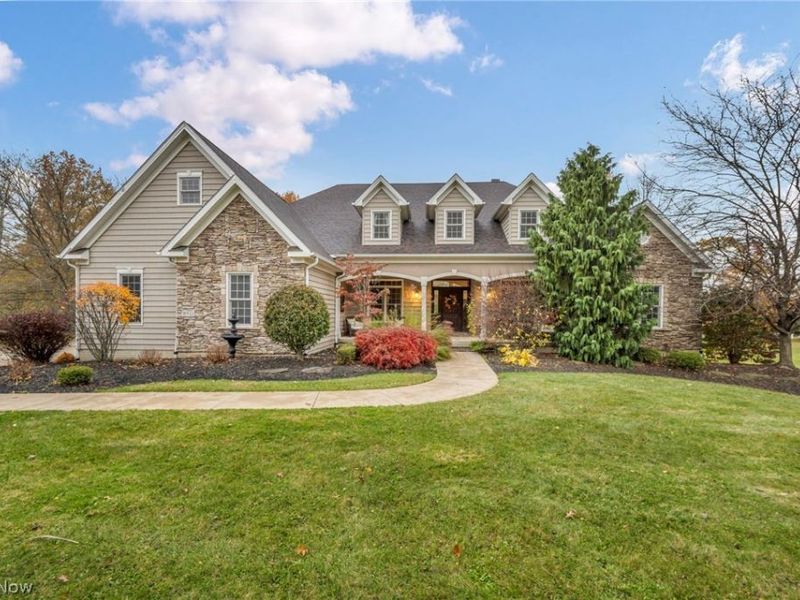 8933 Mountain View Drive, Mentor, OH 44060 Photo 2