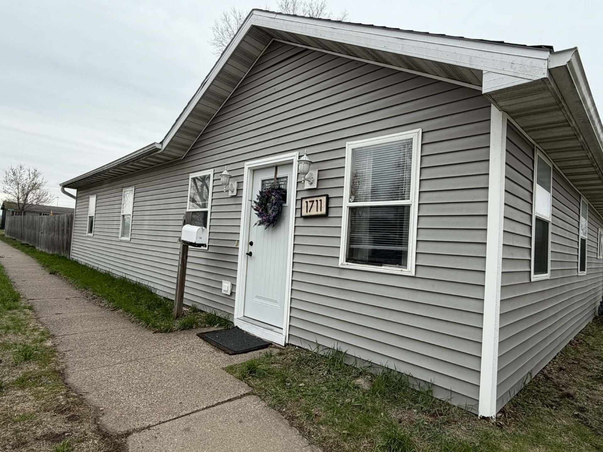 1711 Indiana, Muscatine, IA 52761 Main Photo