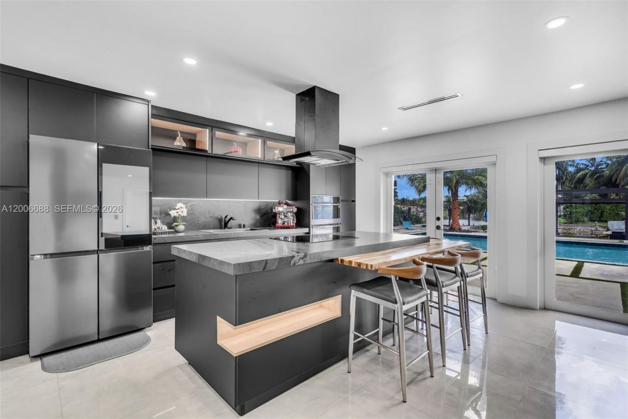 8241 NW 182nd St , Hialeah, FL 33015 Photo