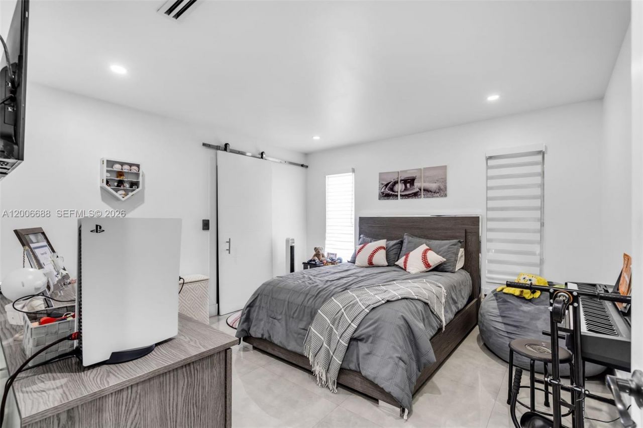 8241 NW 182nd St , Hialeah, FL 33015 Photo