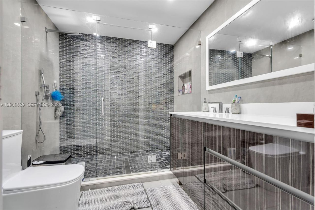 8241 NW 182nd St , Hialeah, FL 33015 Photo