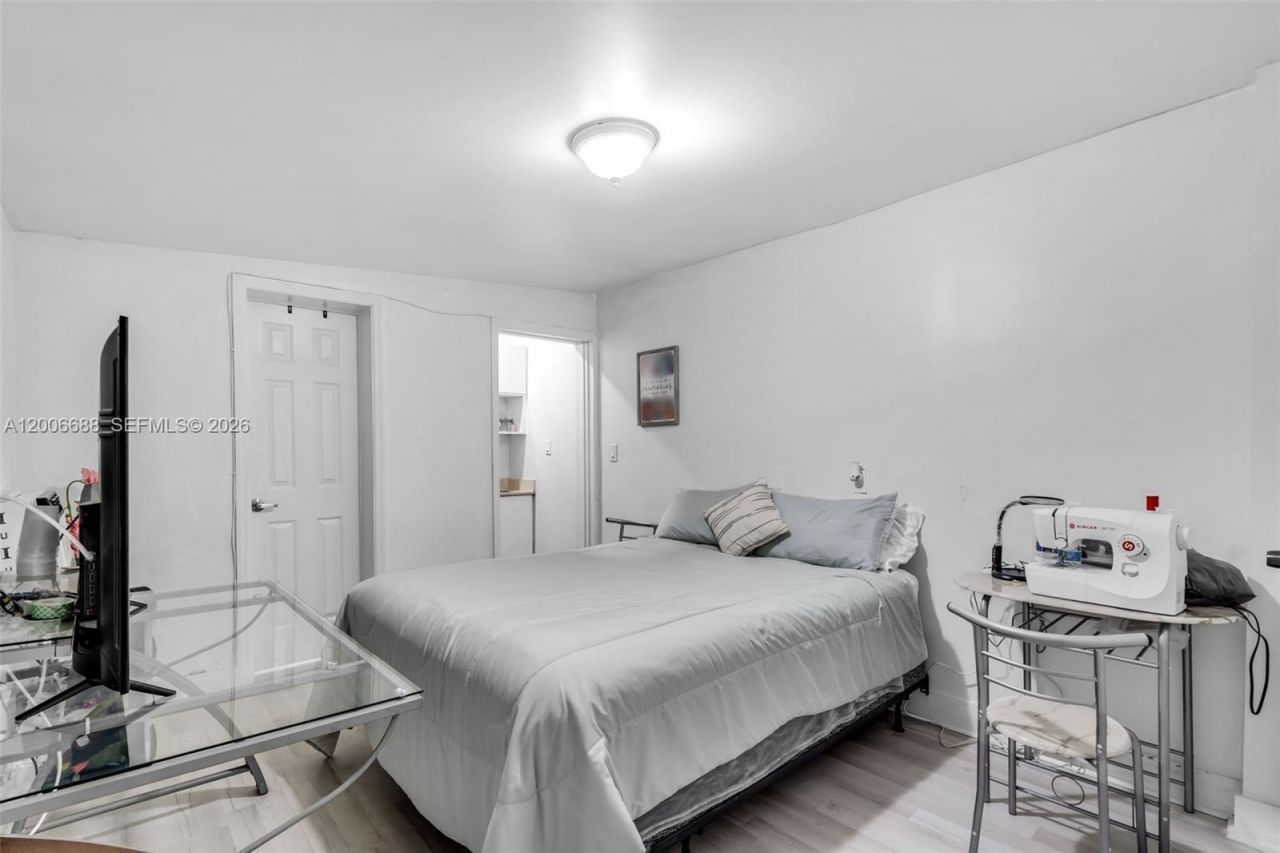 8241 NW 182nd St , Hialeah, FL 33015 Photo