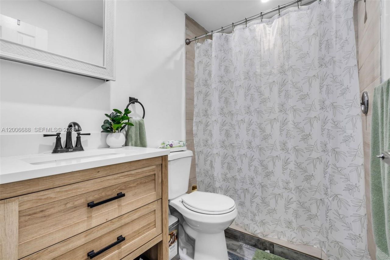 8241 NW 182nd St , Hialeah, FL 33015 Photo