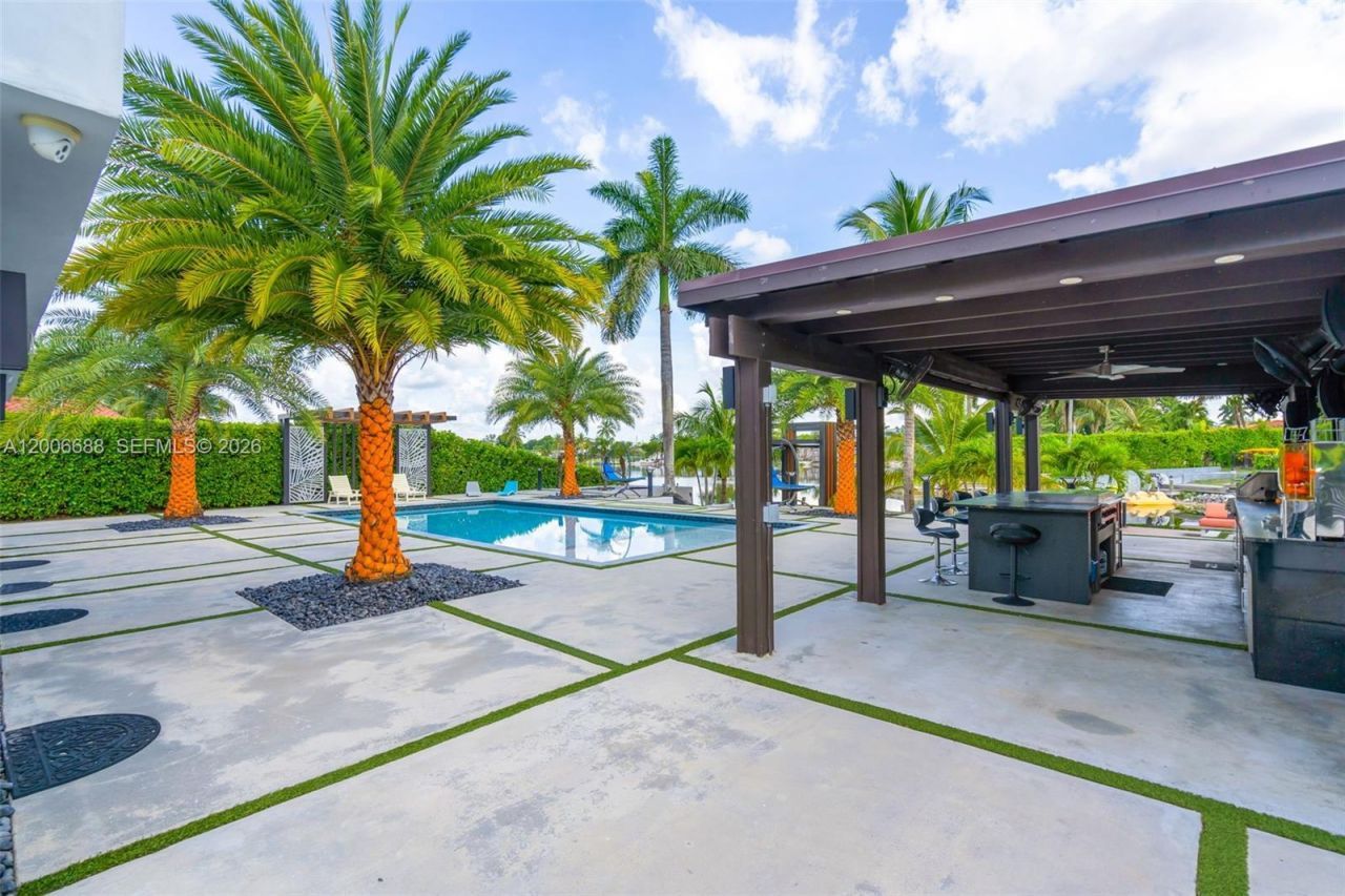 8241 NW 182nd St , Hialeah, FL 33015 Photo