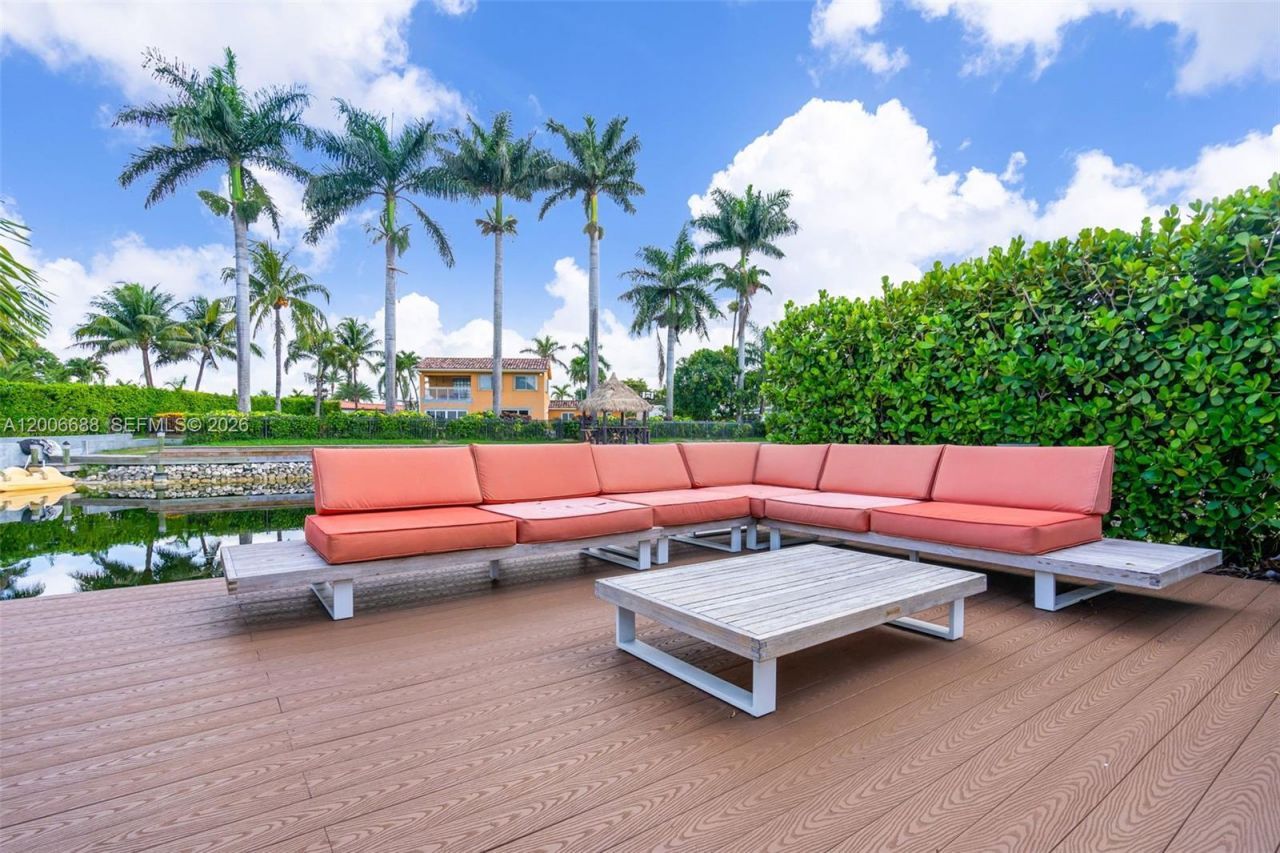 8241 NW 182nd St , Hialeah, FL 33015 Photo