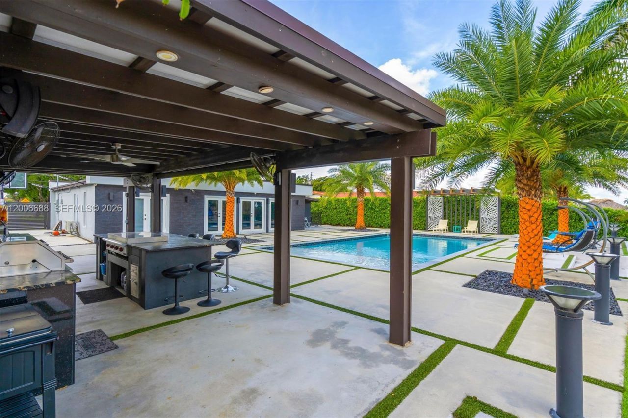 8241 NW 182nd St , Hialeah, FL 33015 Photo