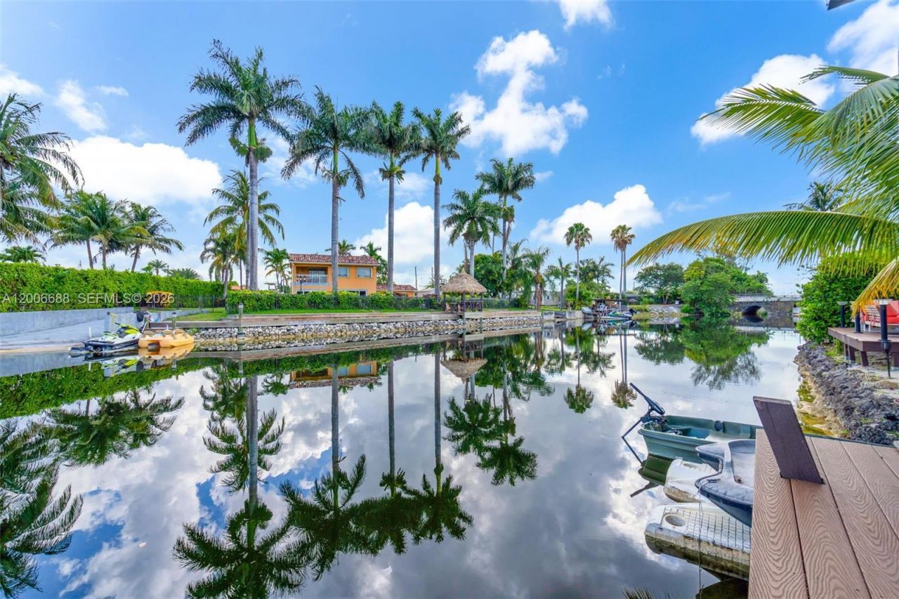 8241 NW 182nd St , Hialeah, FL 33015 Photo