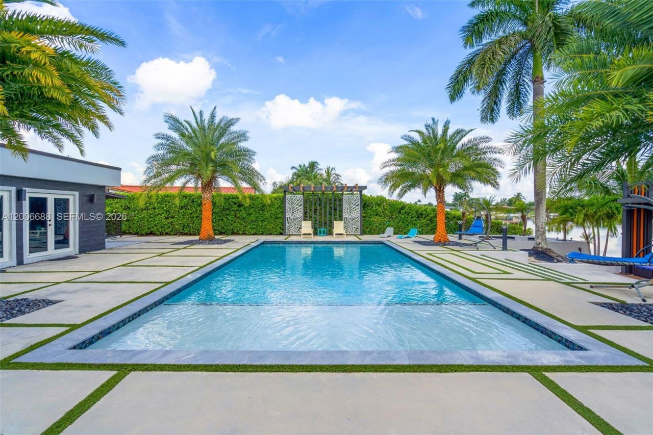 8241 NW 182nd St , Hialeah, FL 33015 Photo