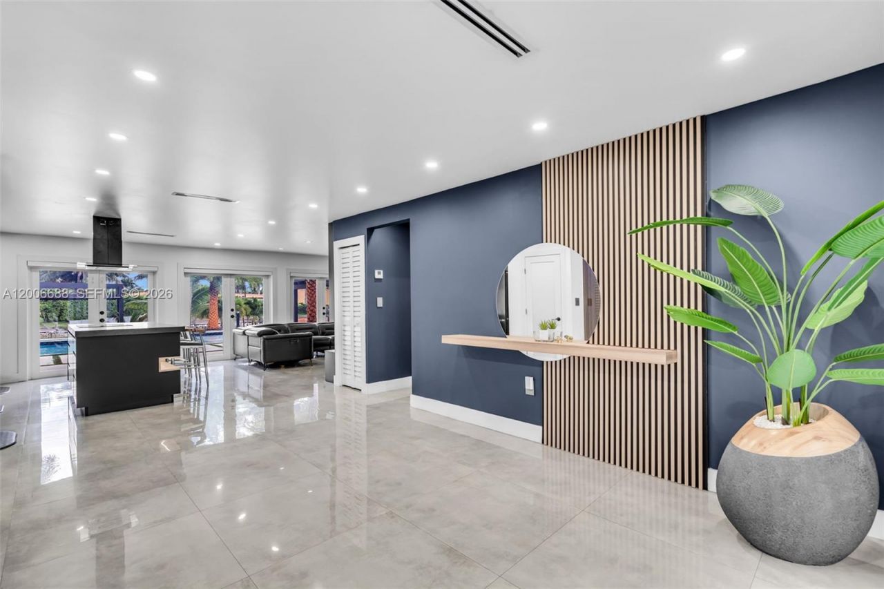 8241 NW 182nd St , Hialeah, FL 33015 Photo