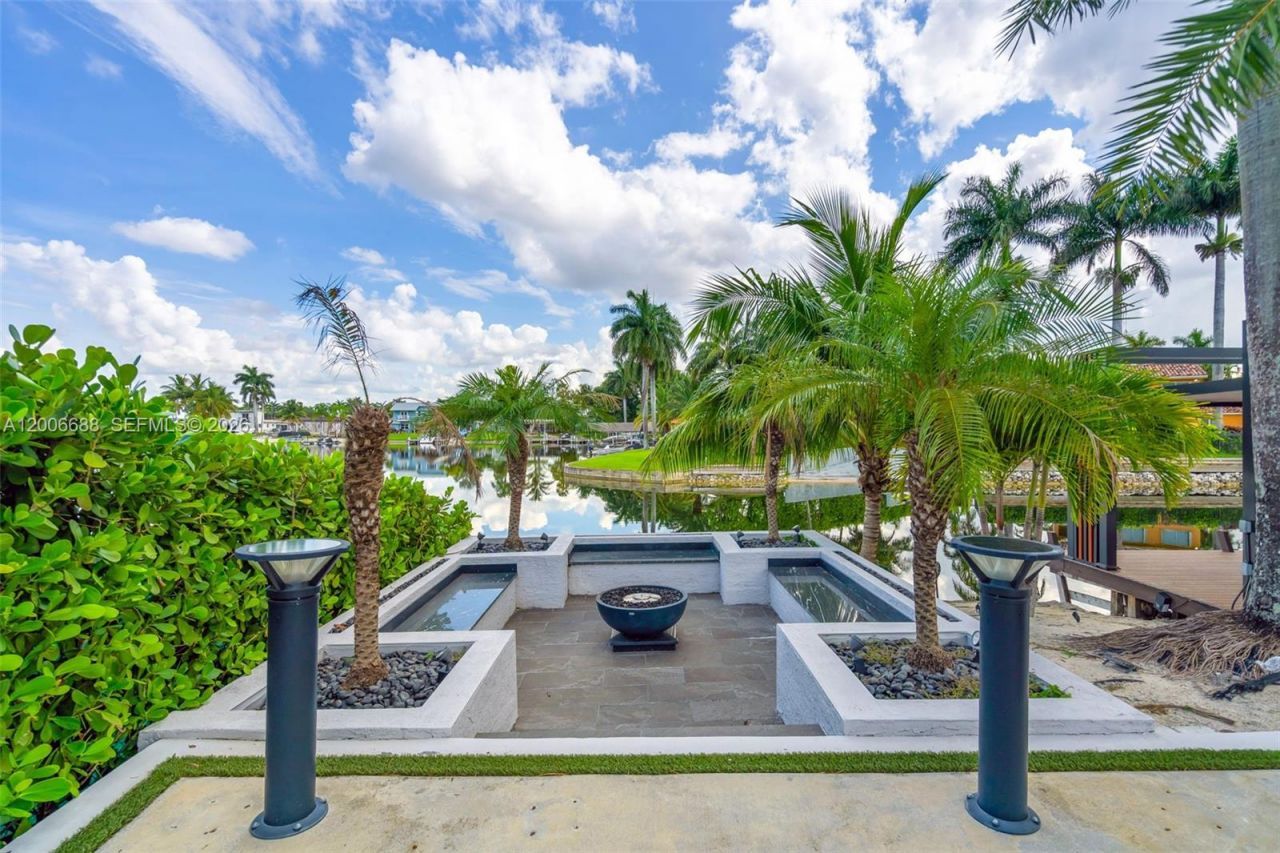 8241 NW 182nd St , Hialeah, FL 33015 Photo