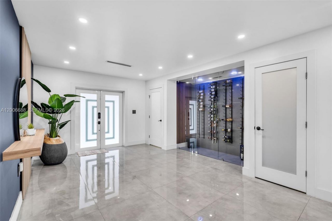 8241 NW 182nd St , Hialeah, FL 33015 Photo