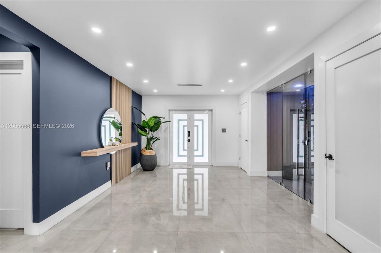 8241 NW 182nd St , Hialeah, FL 33015 Photo