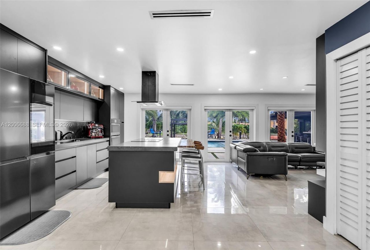 8241 NW 182nd St , Hialeah, FL 33015 Photo