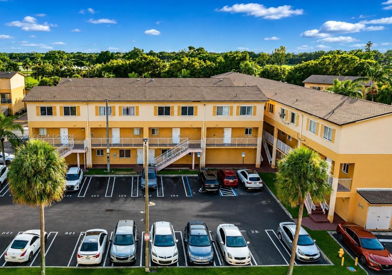 6235 SW Kendale Lakes Cir, Unit 239, Miami, FL 33183 Photo