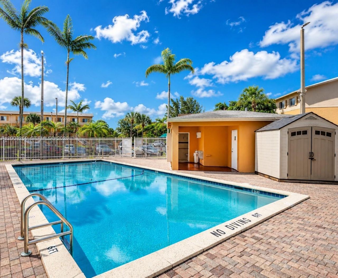 6235 SW Kendale Lakes Cir, Unit 239, Miami, FL 33183 Photo