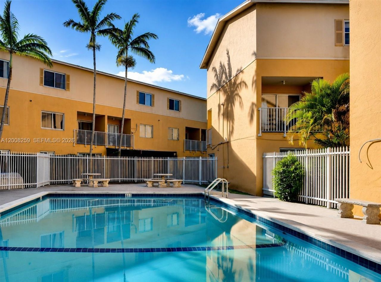 6235 SW Kendale Lakes Cir, Unit 239, Miami, FL 33183 Photo