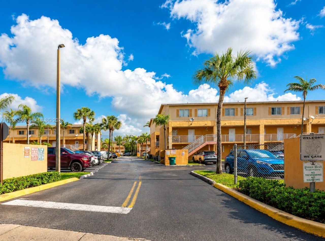 6235 SW Kendale Lakes Cir, Unit 239, Miami, FL 33183 Photo