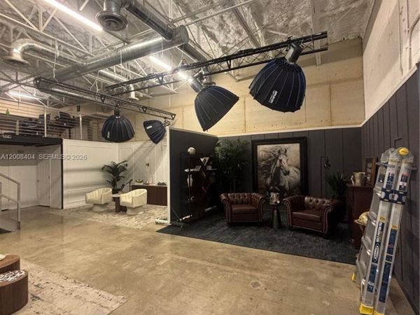 1050 E 17th St, Hialeah, FL 33010