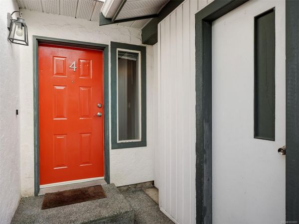 9923 Seventh St, Unit #4, Sidney, BC V8L 2V8