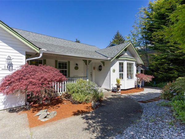 1487 Thomson Terr, Duncan, BC V8H 1B7