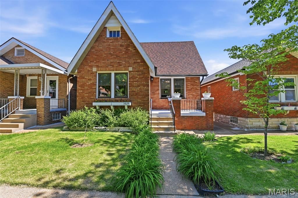 3829 Burgen Avenue, Saint Louis, MO 63116 Main Photo