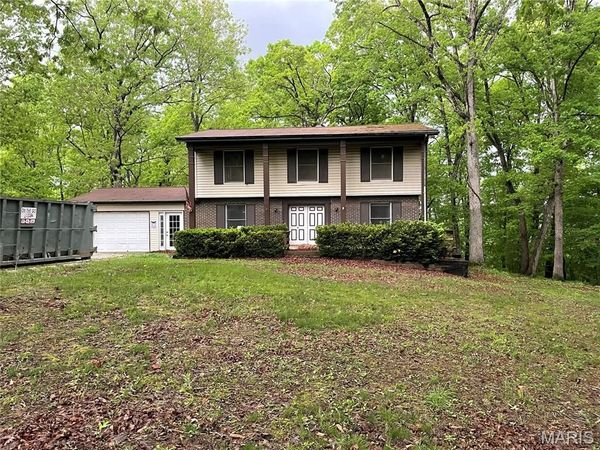 89 Zips Road , Hawk Point, MO 63349