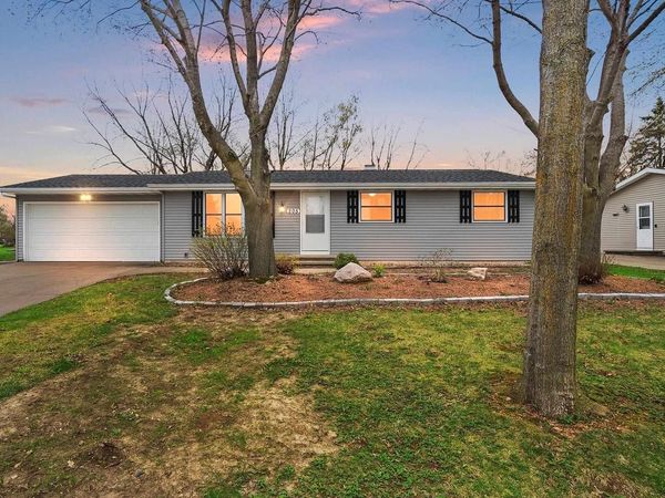 205 FAIRWAY STREET, Combined Locks, WI 54113