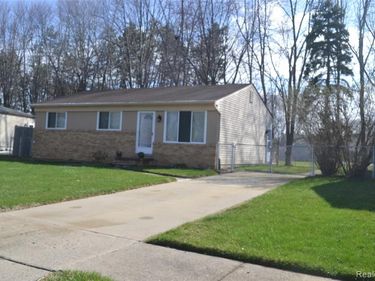 42428 Greenbrier Lane , Clinton Twp, MI 48038