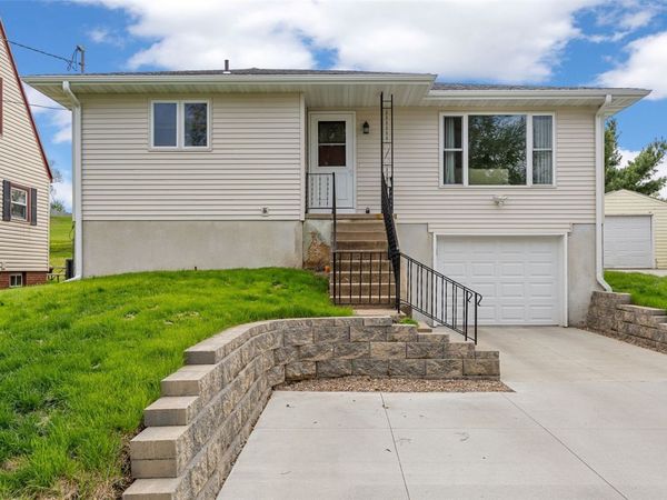 205 26th Avenue SW, Cedar Rapids, IA 52404