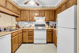 9501 Shore Dr.  photo 4