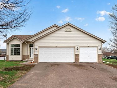 1100 S Passage SW, Isanti, MN 55040