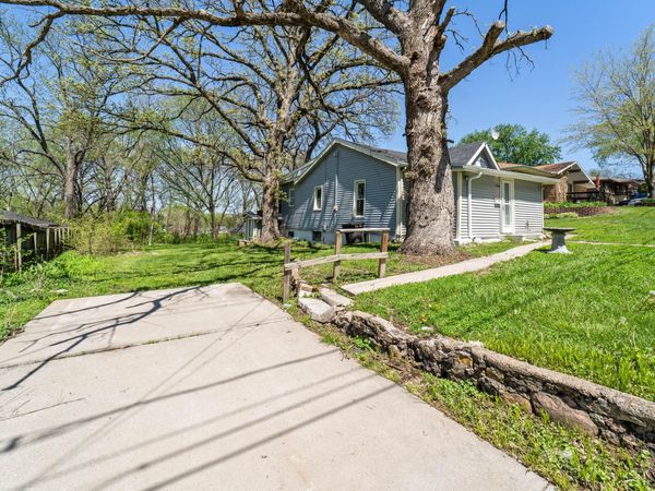 320 E Gray Street, Des Moines, IA 50315
