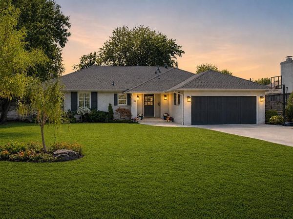 1722 Coventry Lane, Nichols Hills, OK 73120