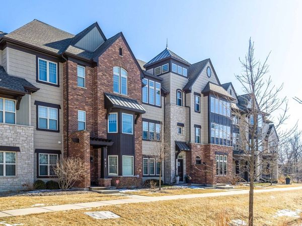 633 Parkside Court , Libertyville, IL 60048