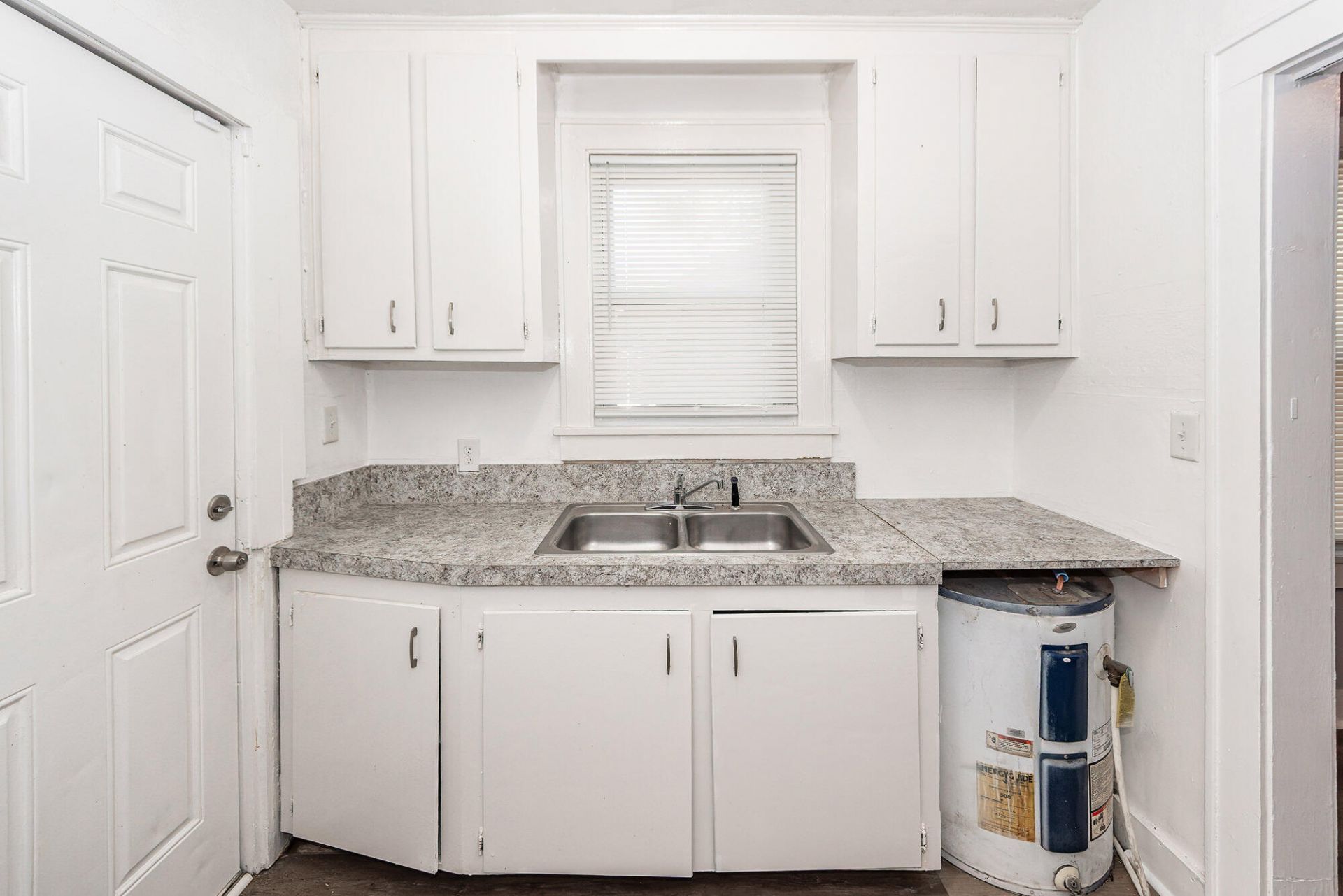 2620 Woodlawn Avenue Photo 12