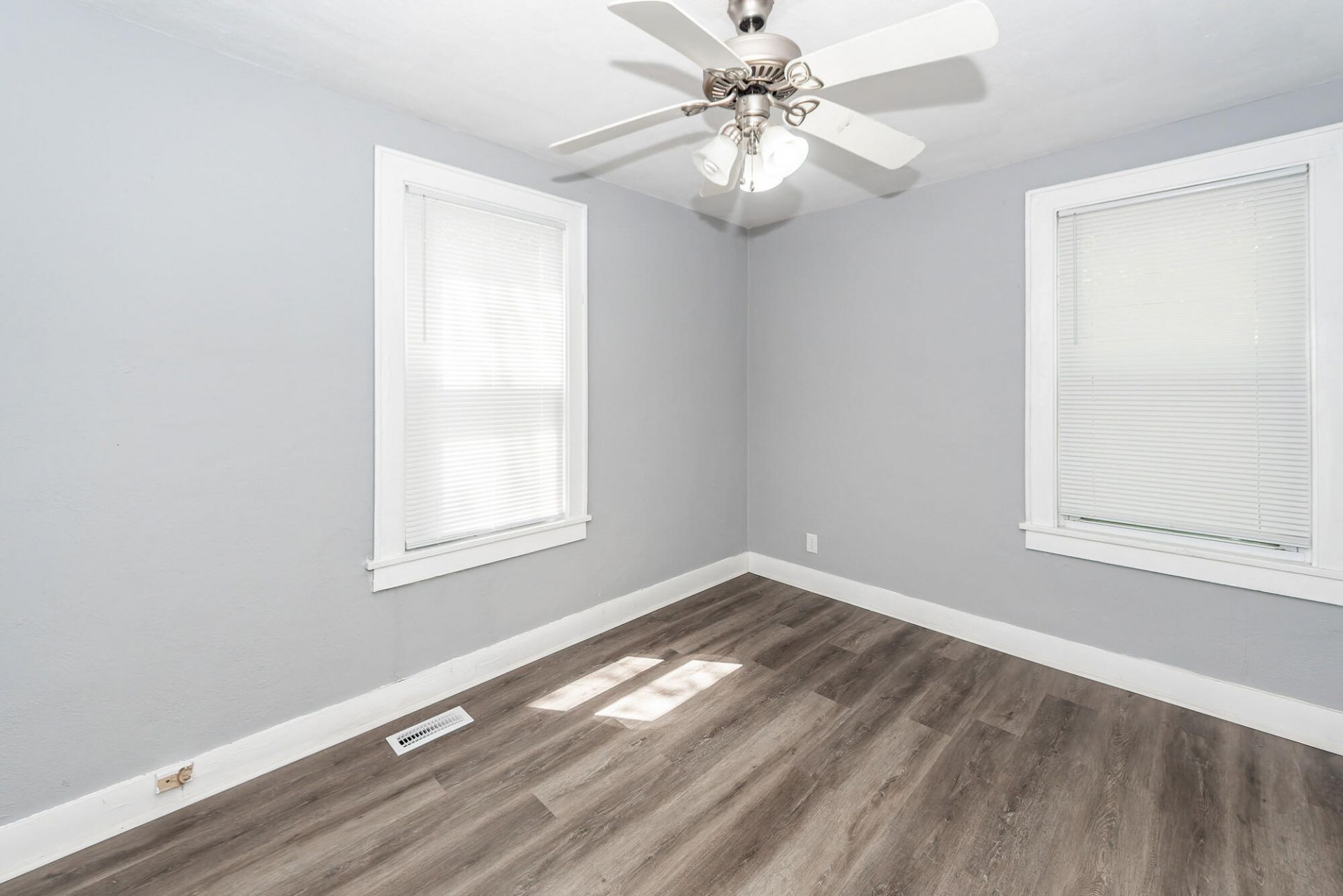 2620 Woodlawn Avenue Photo 20