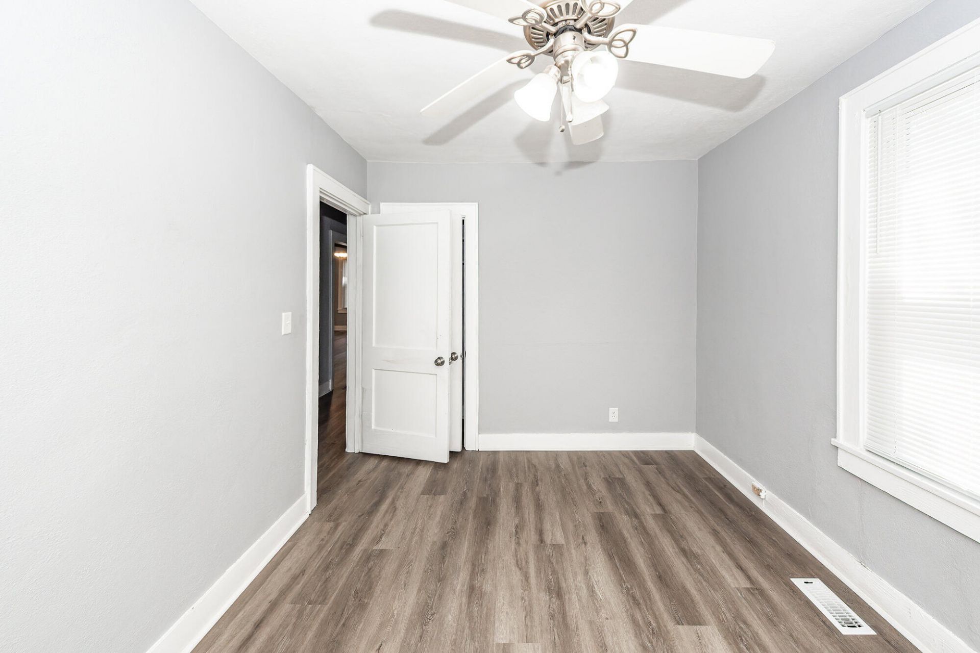 2620 Woodlawn Avenue Photo 22