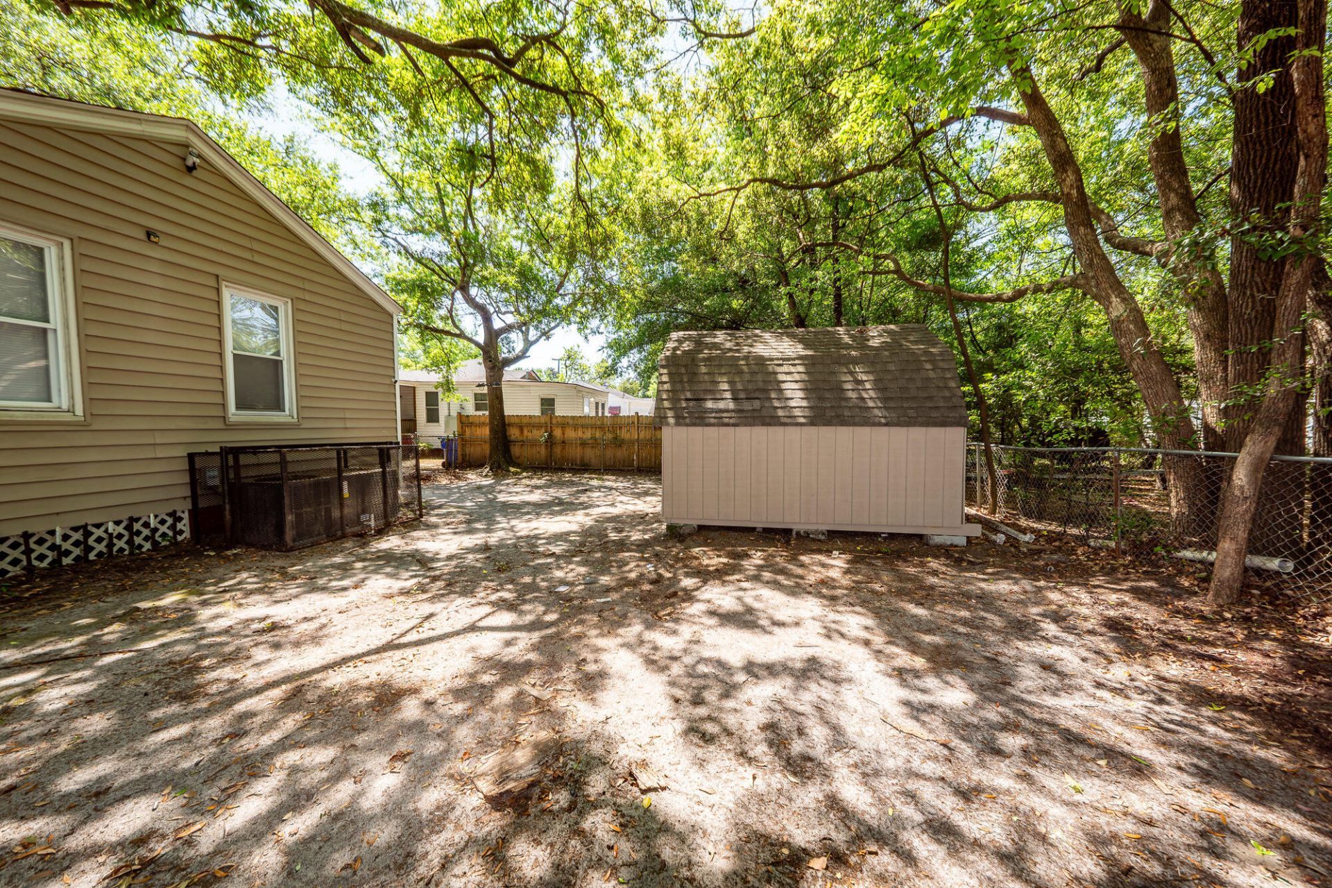 2620 Woodlawn Avenue Photo 28