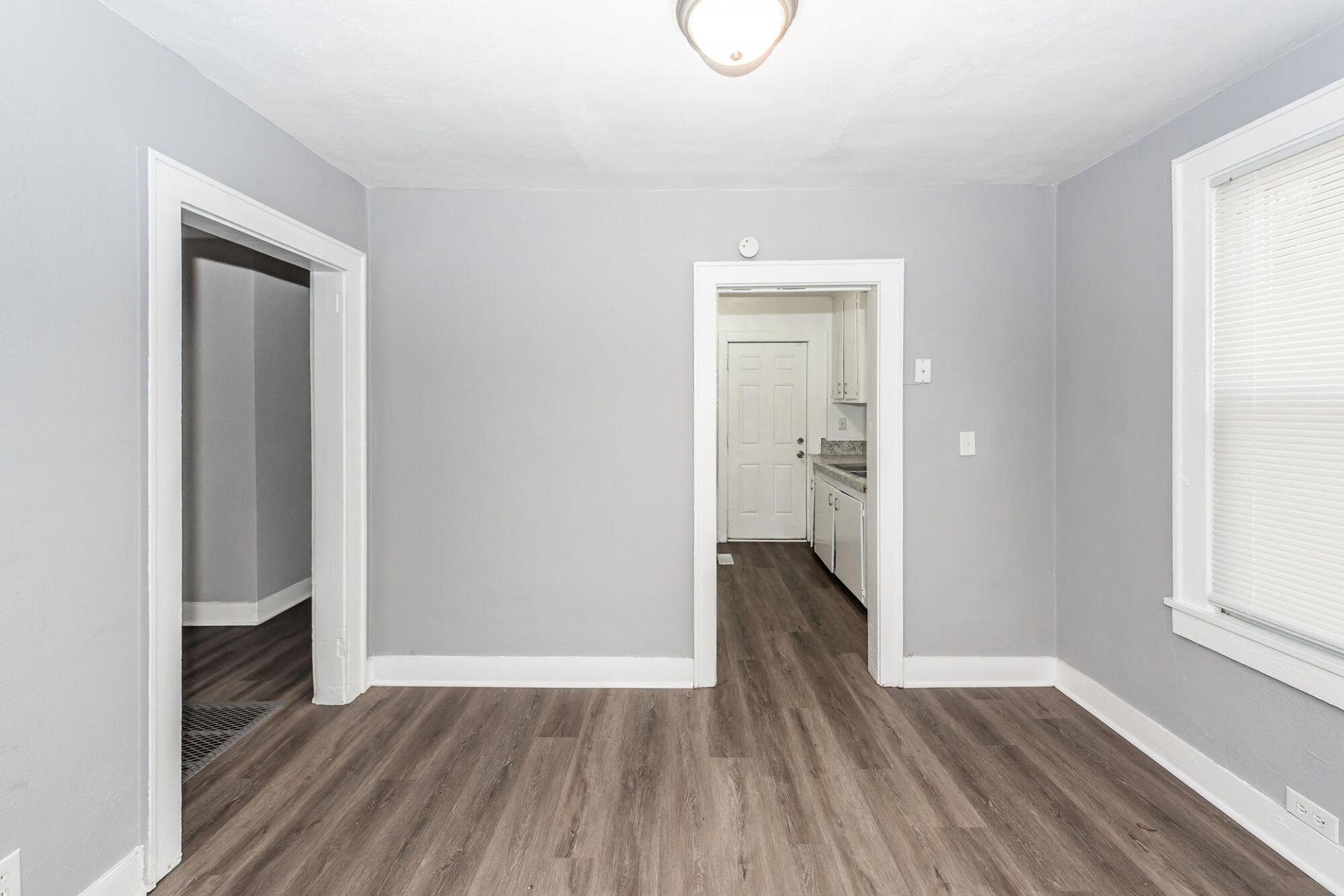 2620 Woodlawn Avenue Photo 8