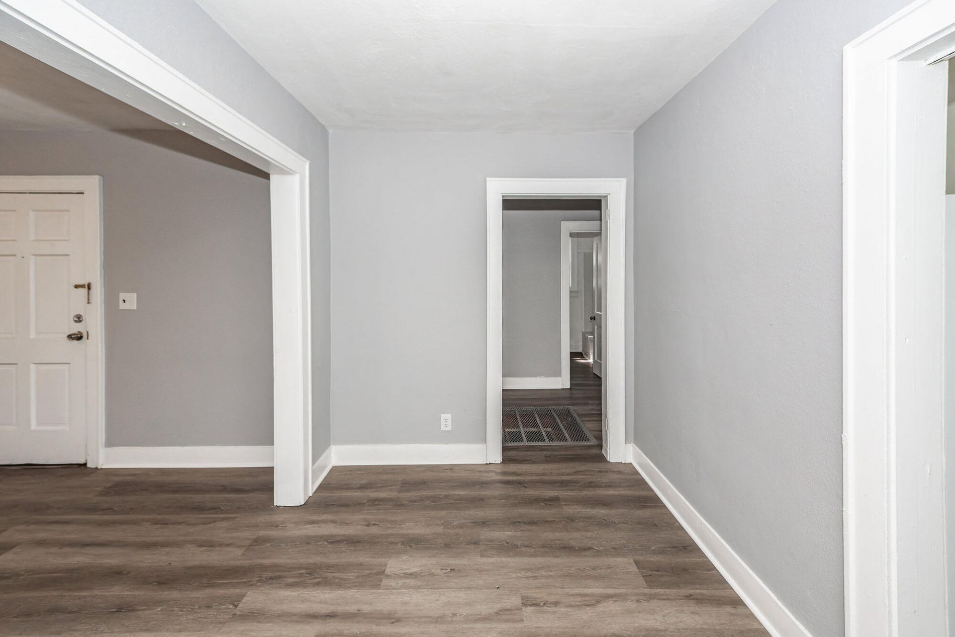 2620 Woodlawn Avenue Photo 9