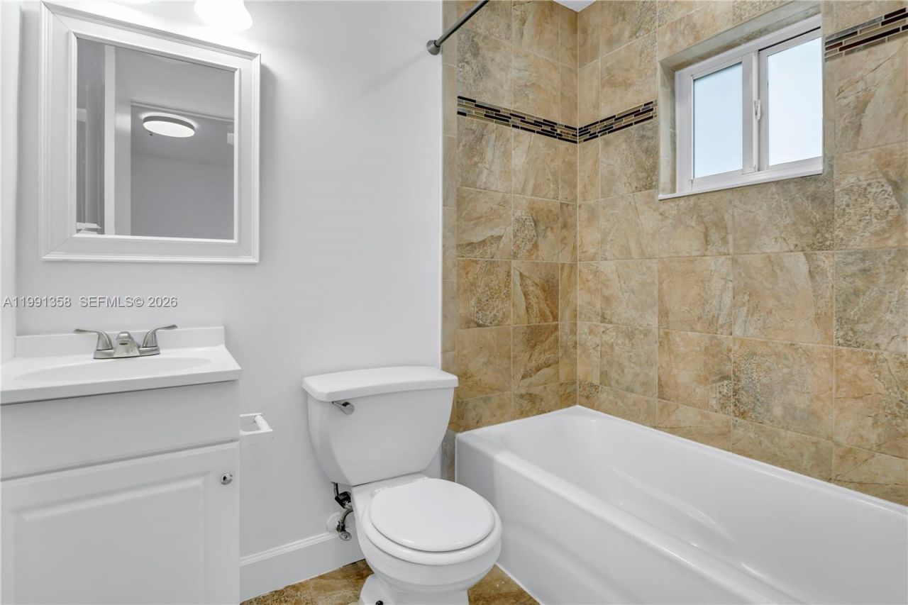 164 Riviera Cir, Weston, FL 33326 Photo