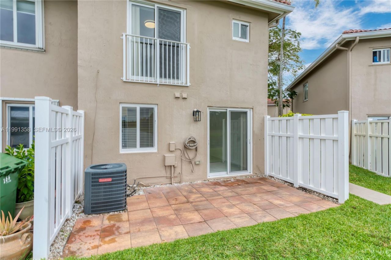 164 Riviera Cir, Weston, FL 33326 Photo