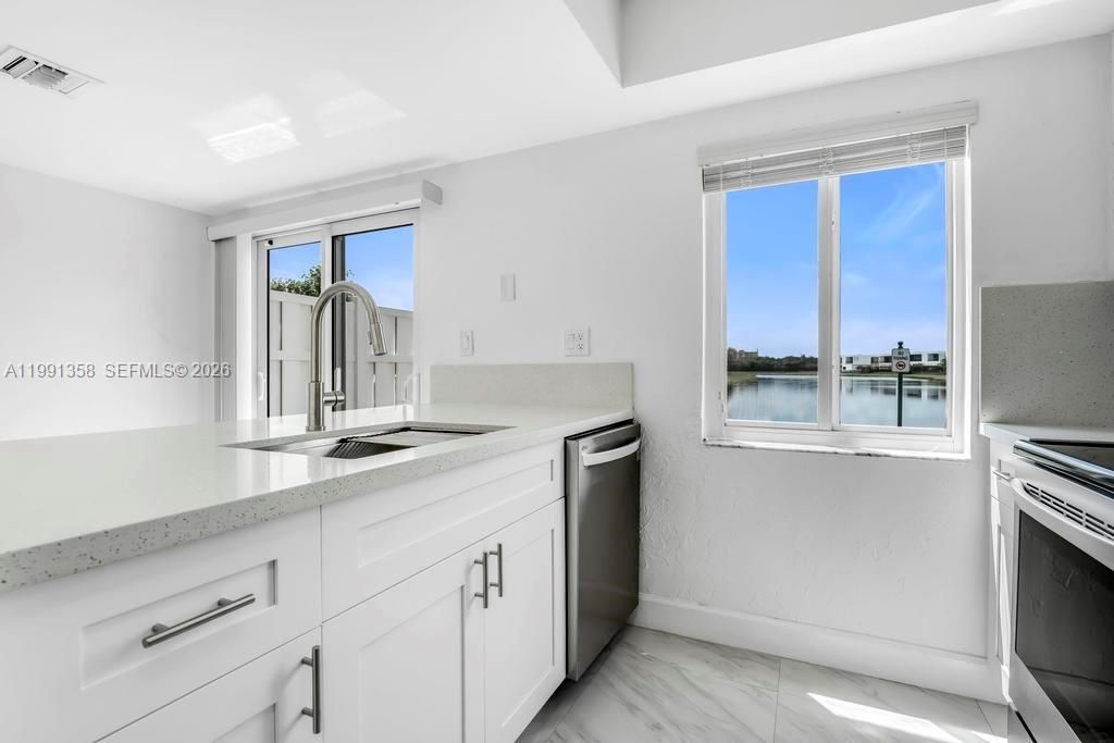 164 Riviera Cir, Weston, FL 33326 Photo