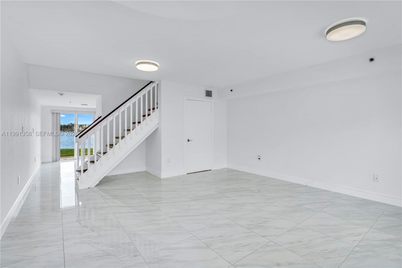 164 Riviera Cir, Weston, FL 33326 Photo