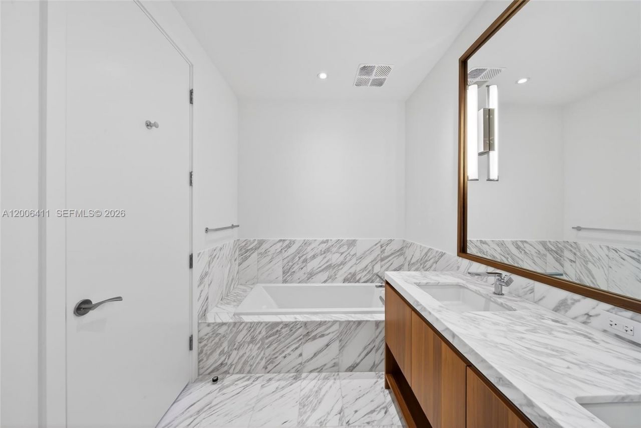 175 SE 25th Road , Unit 1202, Miami, FL 33129 Photo
