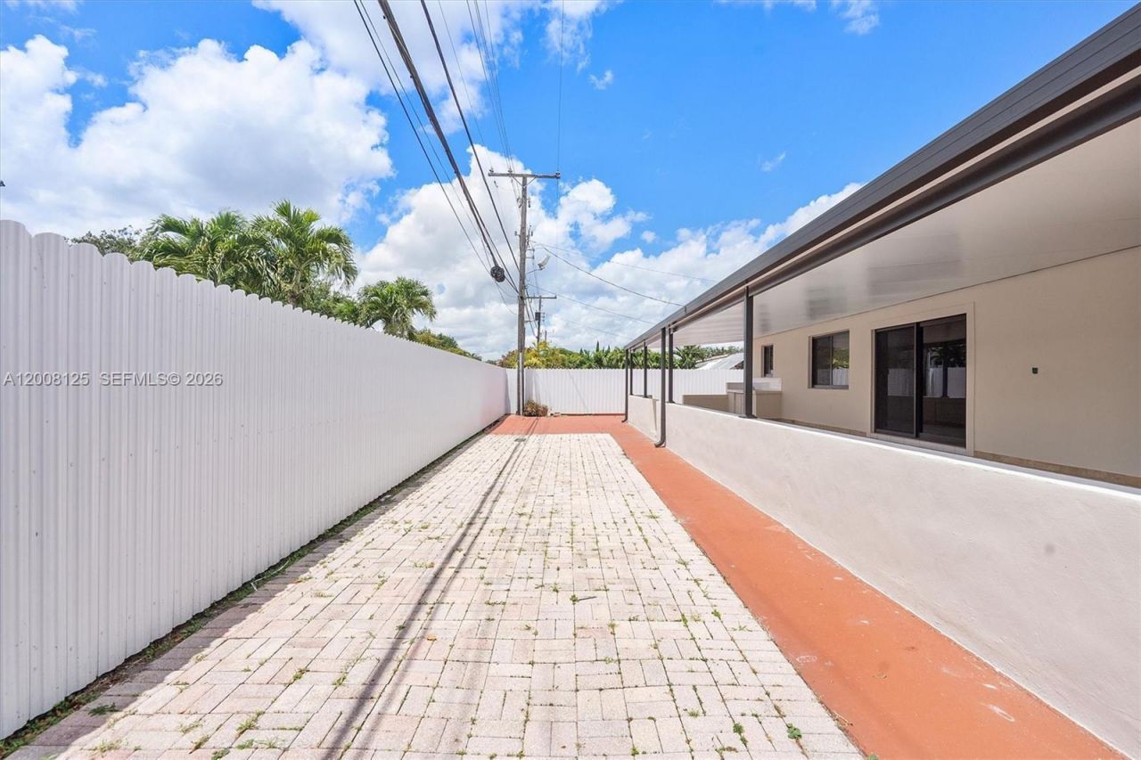 10320 SW 38th Ter, Miami, FL 33165 Photo