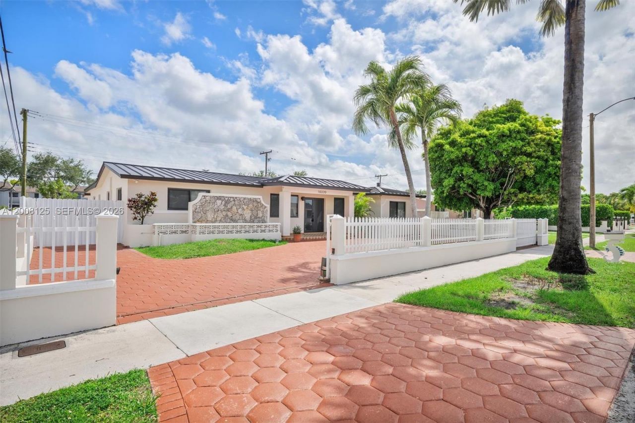 10320 SW 38th Ter, Miami, FL 33165 Photo
