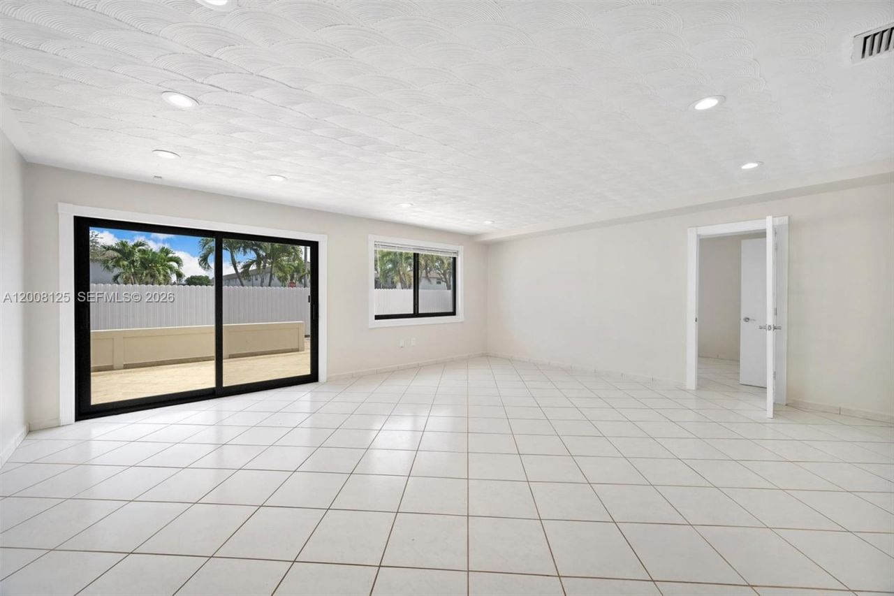 10320 SW 38th Ter, Miami, FL 33165 Photo