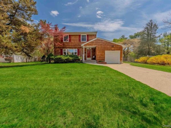 14 Linford Lane, Melville, NY 11747